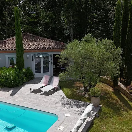 A L Ombre Des Chenes 3*