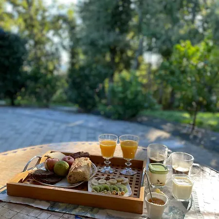 A L Ombre Des Chenes 住宿加早餐酒店