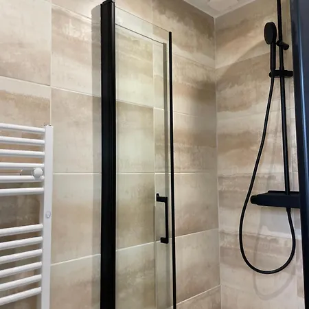 A L Ombre Des Chenes 3*