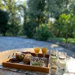 A L Ombre Des Chenes Bed and Breakfast