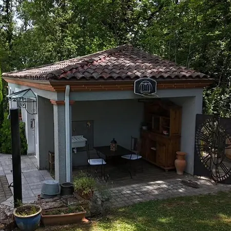 Frühstückspension A L Ombre Des Chenes Moissac