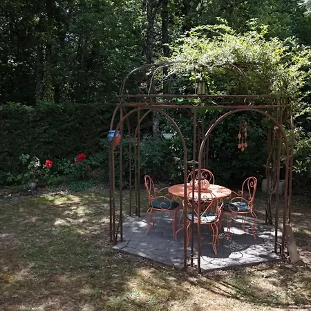 A L Ombre Des Chenes