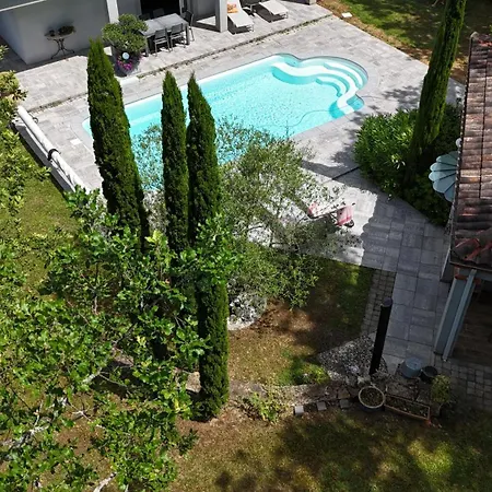 A L Ombre Des Chenes 3*