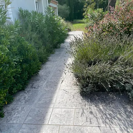 A L Ombre Des Chenes 3* Moissac