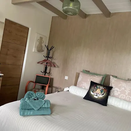 A L Ombre Des Chenes Bed & Breakfast Moissac