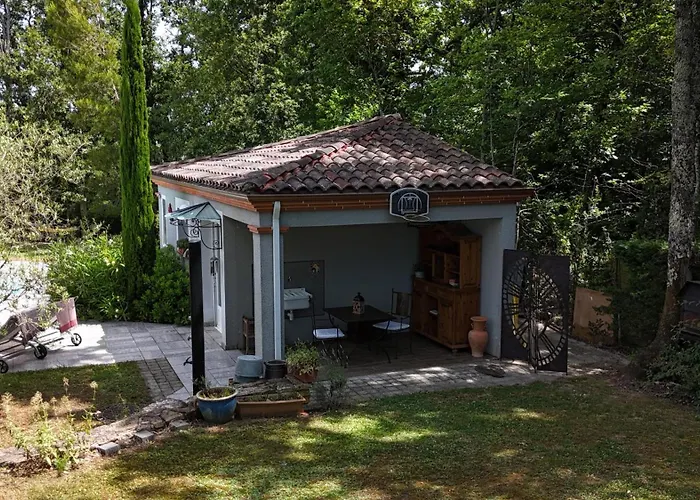 A L Ombre Des Chenes 3*