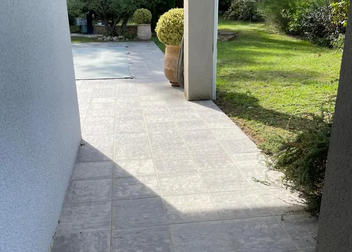 A L Ombre Des Chenes 3*