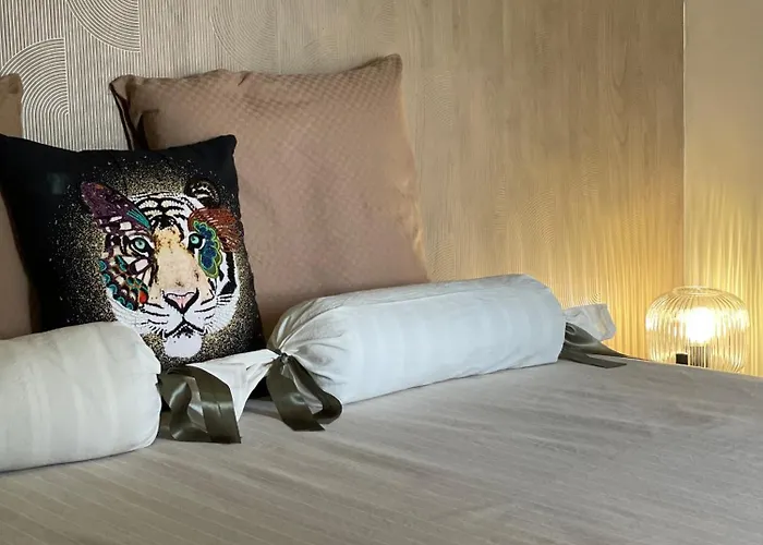 A L Ombre Des Chenes