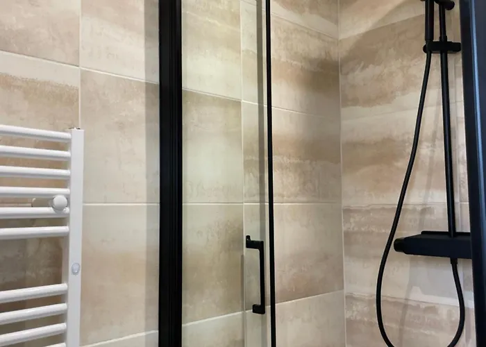 A L Ombre Des Chenes 3*